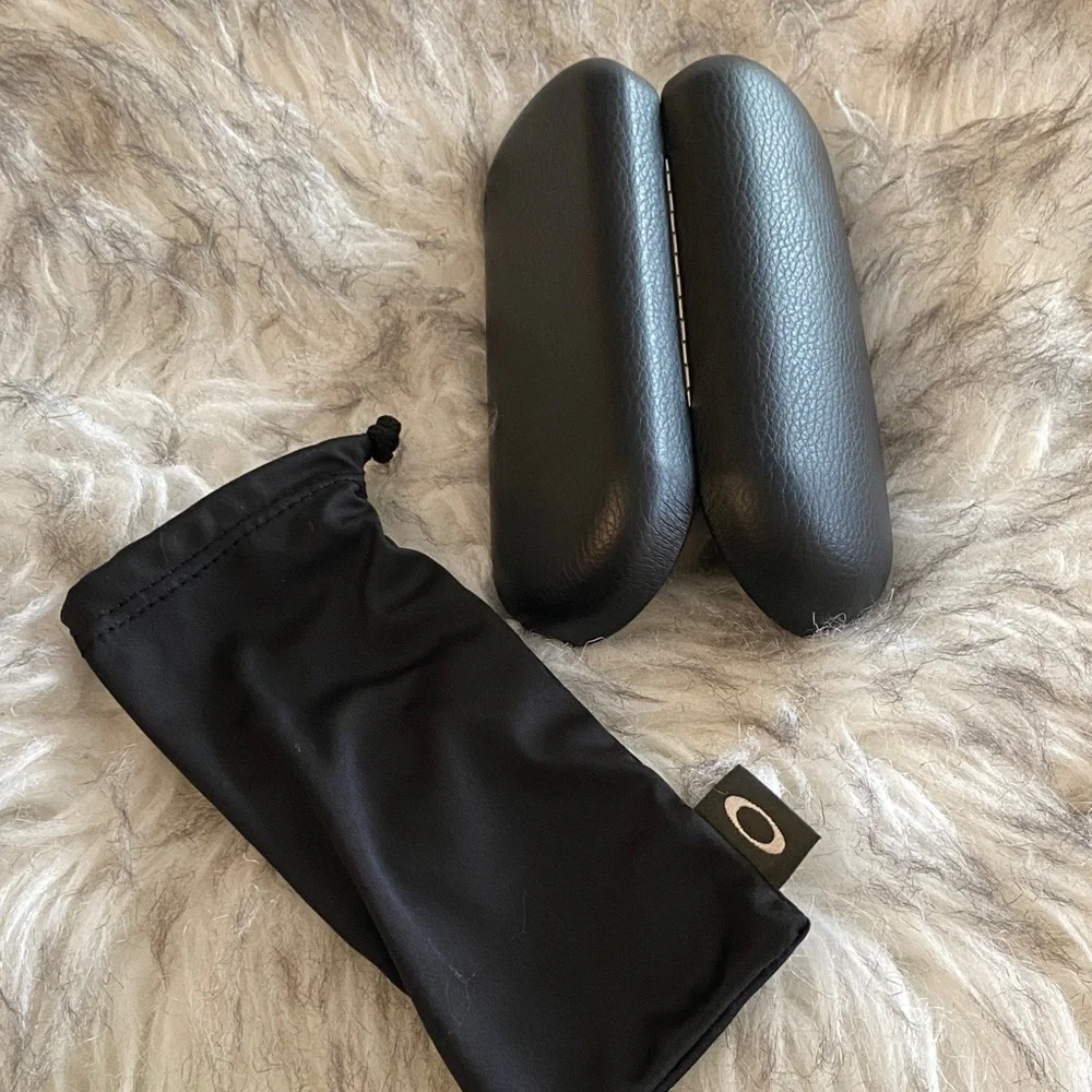Oakley Black leather hard shell Sunglasses Case with Soft Pouch